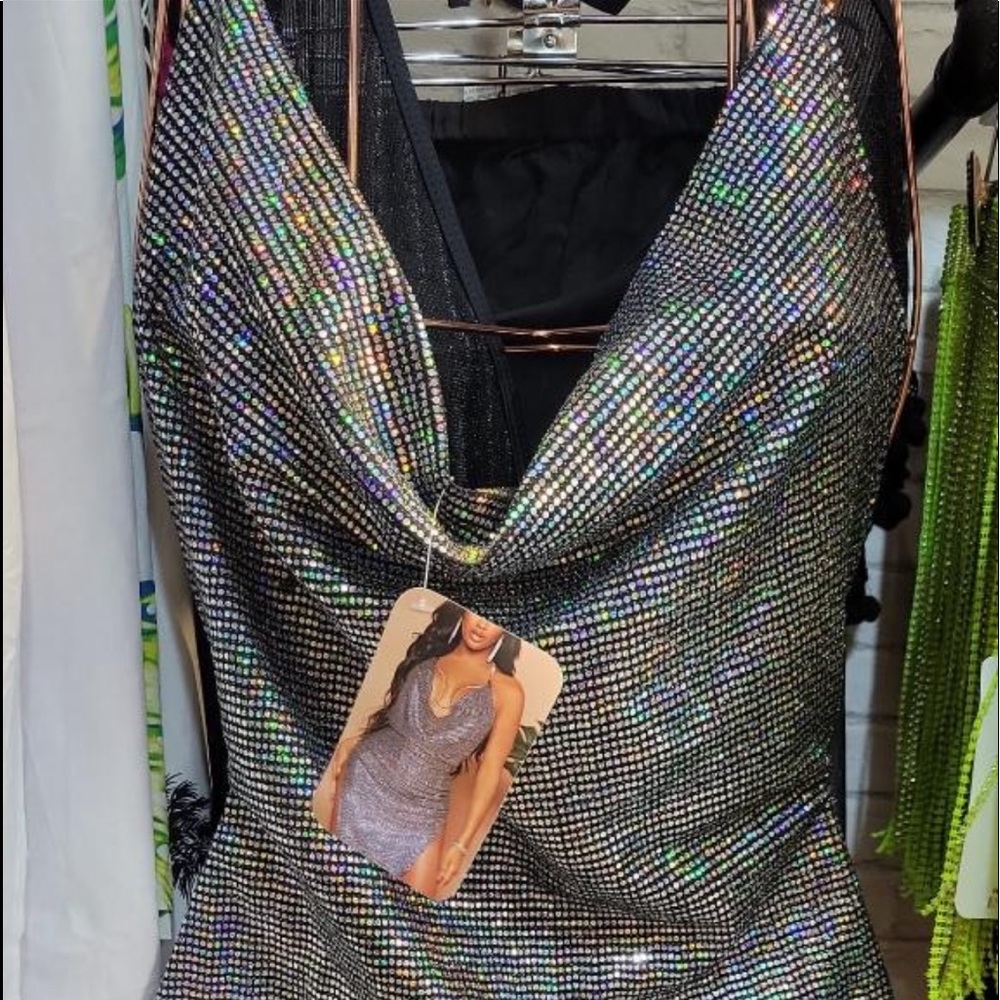 Women’s brand new fiesta dress has slots in booth sides back is completely out